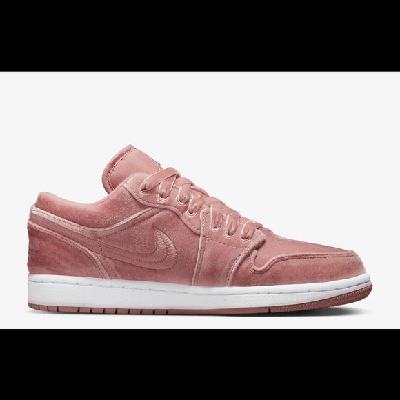 Nike Air Jordan 1 Low SE sizes woman’s 8 or 10 - Picture 2 of 10